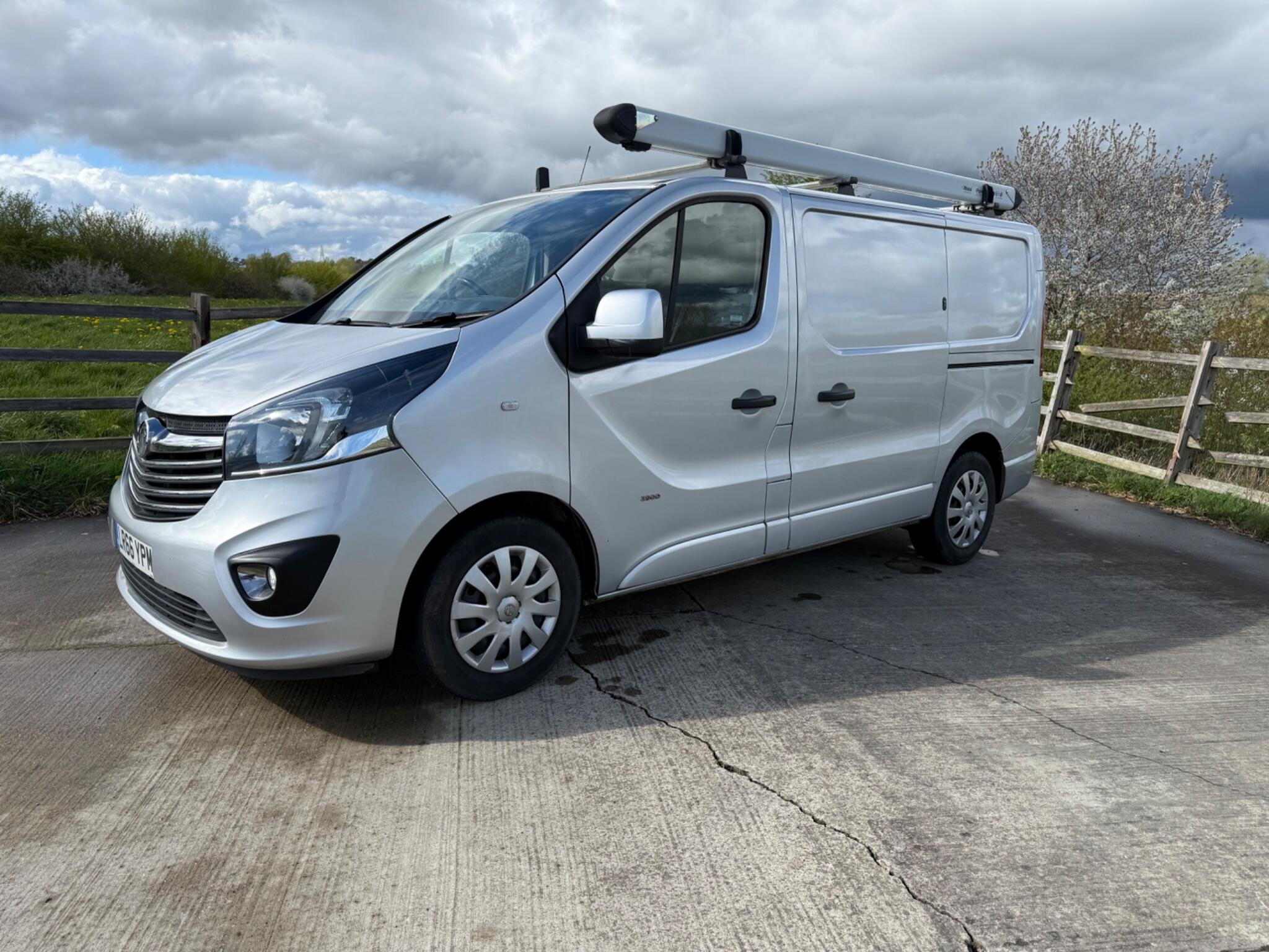 Vauxhall Vivaro 1.6 CDTi 2900 BiTurbo Sportive L1 H1 Euro 6 (s/s) 5dr — photo 50 of 98